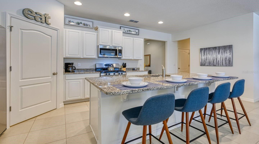 DAVENPORT, Florida 33837, 6 Bedrooms Bedrooms, ,5 BathroomsBathrooms,Residential,For Sale,BROAD OAK,0,MFRO6285366