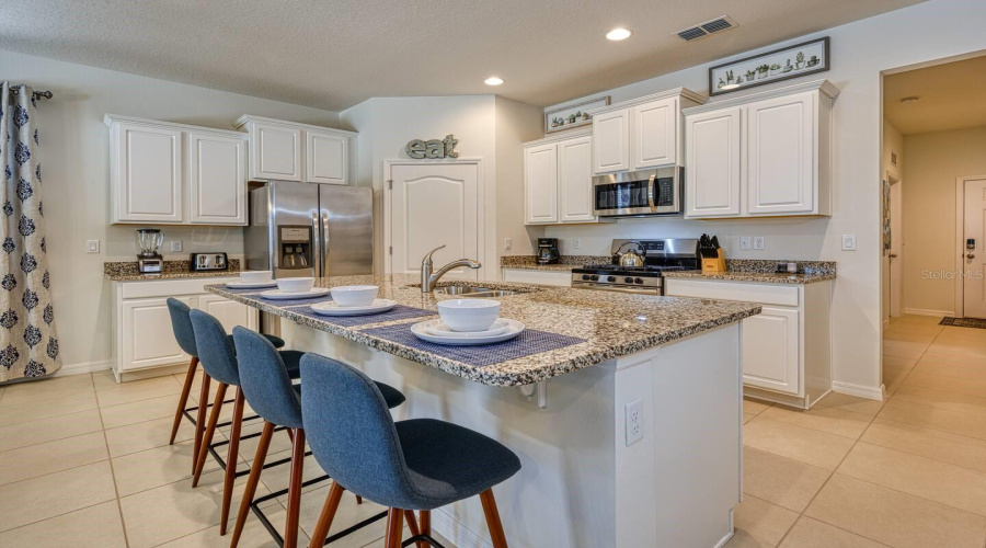 DAVENPORT, Florida 33837, 6 Bedrooms Bedrooms, ,5 BathroomsBathrooms,Residential,For Sale,BROAD OAK,0,MFRO6285366