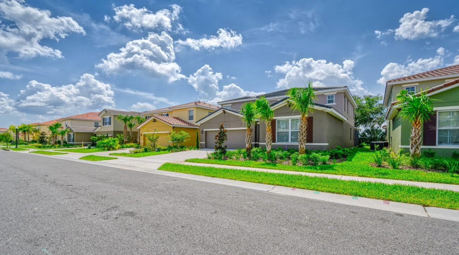 DAVENPORT, Florida 33837, 6 Bedrooms Bedrooms, ,5 BathroomsBathrooms,Residential,For Sale,BROAD OAK,0,MFRO6285366