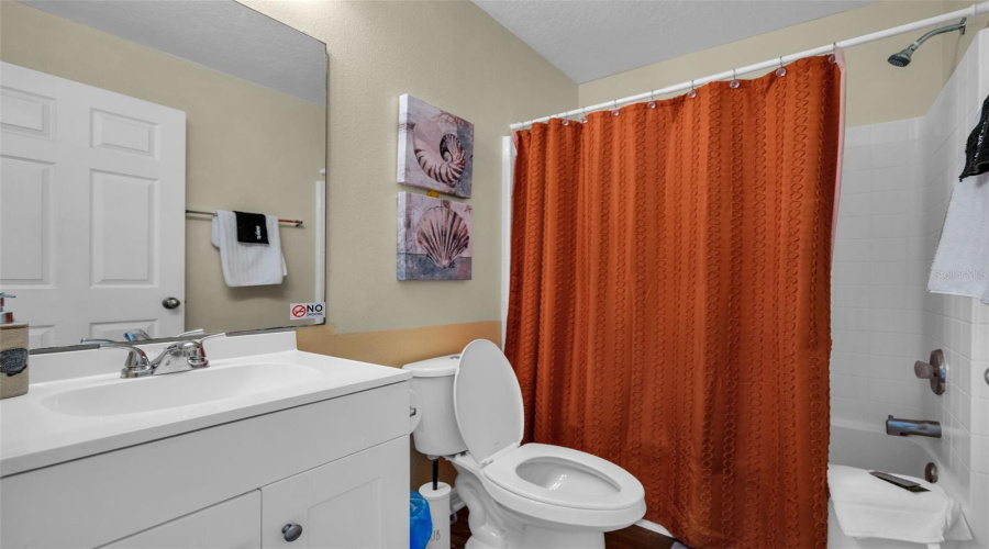 DAVENPORT, Florida 33897, 3 Bedrooms Bedrooms, ,2 BathroomsBathrooms,Residential,For Sale,BLOOMINGDALE,0,MFRG5101469