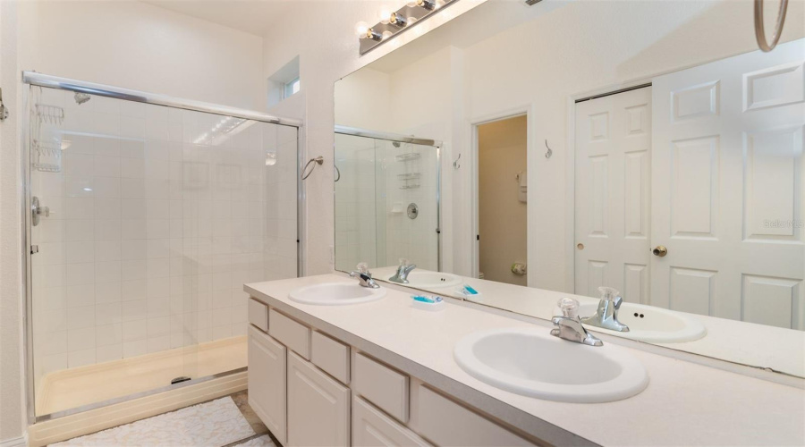 KISSIMMEE, Florida 34747, 5 Bedrooms Bedrooms, ,5 BathroomsBathrooms,Residential,For Sale,MANESTY,0,MFRO6284436