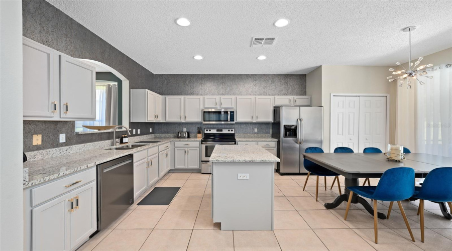 KISSIMMEE, Florida 34747, 7 Bedrooms Bedrooms, ,4 BathroomsBathrooms,Residential,For Sale,OASIS KEY,0,MFRO6338488