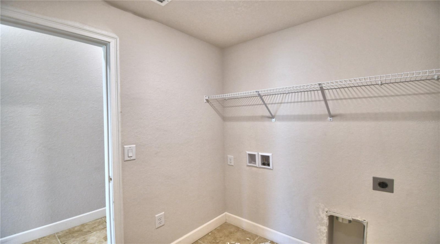 DAVENPORT, Florida 33837, 3 Bedrooms Bedrooms, ,2 BathroomsBathrooms,Residential,For Sale,BERRY,0,MFRP4931127