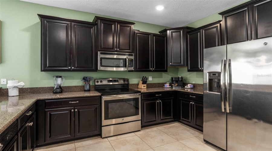 DAVENPORT, Florida 33896, 8 Bedrooms Bedrooms, ,5 BathroomsBathrooms,Residential,For Sale,BELLE TERRE,0,MFRO6340743