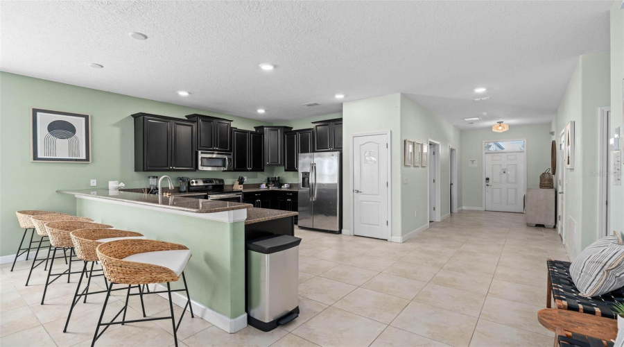 DAVENPORT, Florida 33896, 8 Bedrooms Bedrooms, ,5 BathroomsBathrooms,Residential,For Sale,BELLE TERRE,0,MFRO6340743