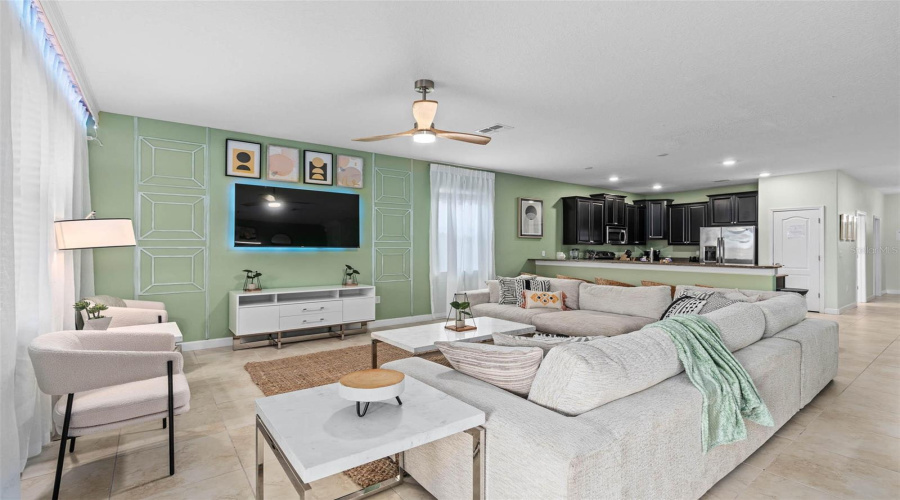 DAVENPORT, Florida 33896, 8 Bedrooms Bedrooms, ,5 BathroomsBathrooms,Residential,For Sale,BELLE TERRE,0,MFRO6340743