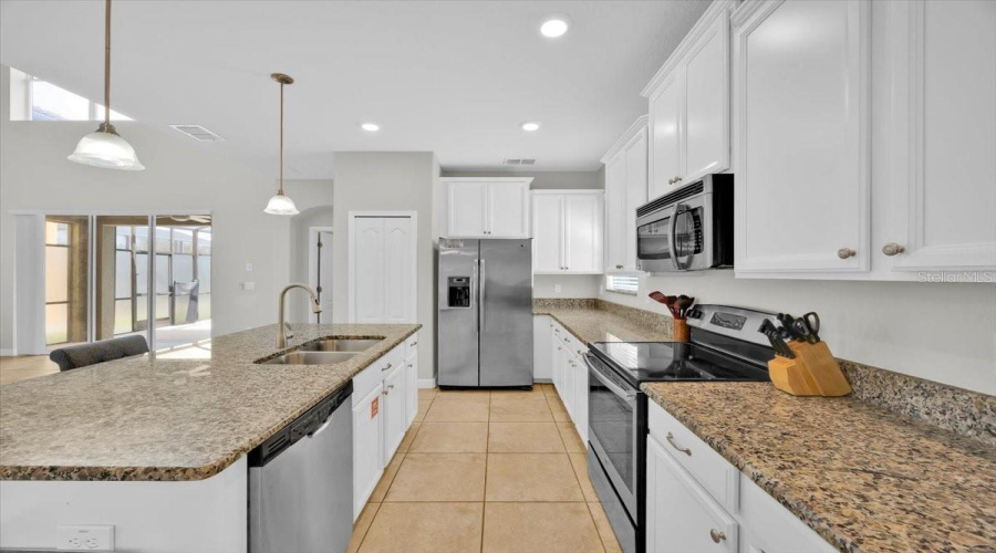 KISSIMMEE, Florida 34747, 5 Bedrooms Bedrooms, ,5 BathroomsBathrooms,Residential,For Sale,BANANA PALM,0,MFRS5133819