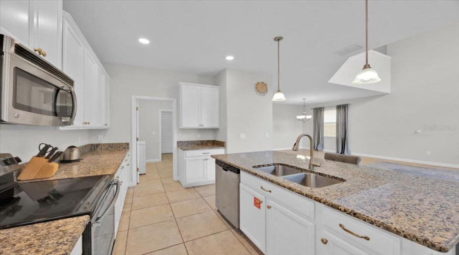 KISSIMMEE, Florida 34747, 5 Bedrooms Bedrooms, ,5 BathroomsBathrooms,Residential,For Sale,BANANA PALM,0,MFRS5133819