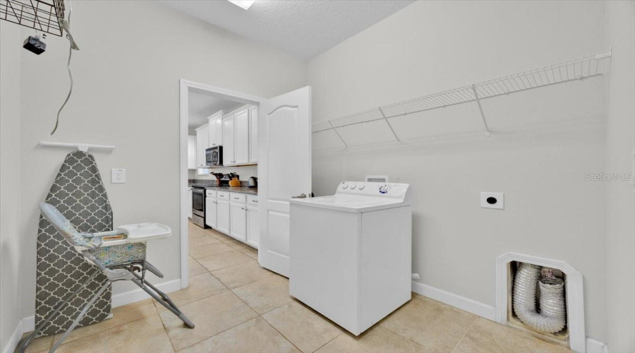 KISSIMMEE, Florida 34747, 5 Bedrooms Bedrooms, ,5 BathroomsBathrooms,Residential,For Sale,BANANA PALM,0,MFRS5133819