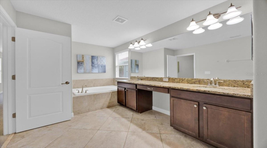 KISSIMMEE, Florida 34747, 5 Bedrooms Bedrooms, ,5 BathroomsBathrooms,Residential,For Sale,BANANA PALM,0,MFRS5133819