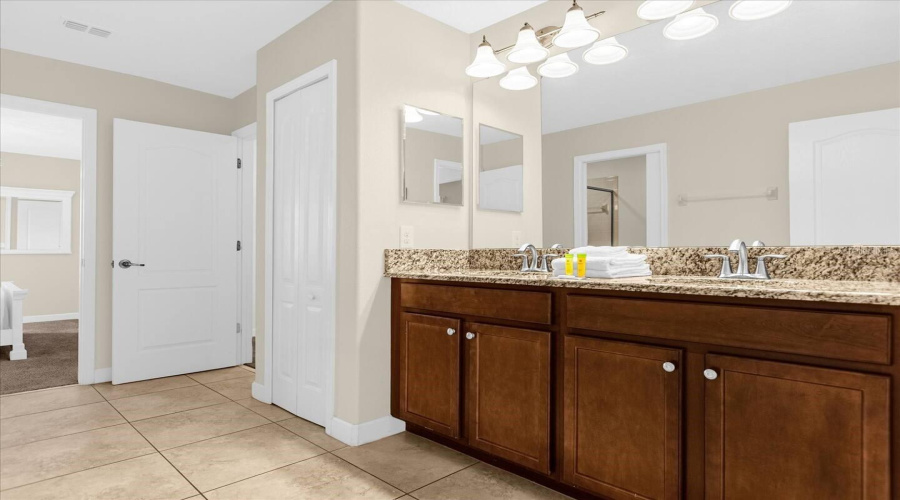 DAVENPORT, Florida 33896, 9 Bedrooms Bedrooms, ,5 BathroomsBathrooms,Residential,For Sale,WEXFORD,0,MFRO6340684