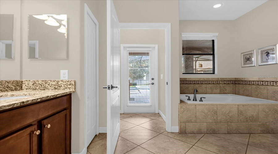 DAVENPORT, Florida 33896, 9 Bedrooms Bedrooms, ,5 BathroomsBathrooms,Residential,For Sale,WEXFORD,0,MFRO6340684
