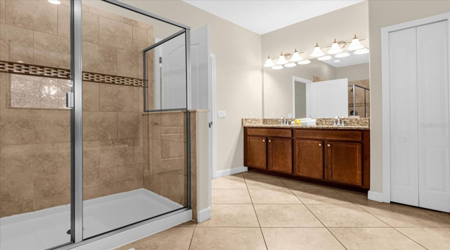 DAVENPORT, Florida 33896, 9 Bedrooms Bedrooms, ,5 BathroomsBathrooms,Residential,For Sale,WEXFORD,0,MFRO6340684