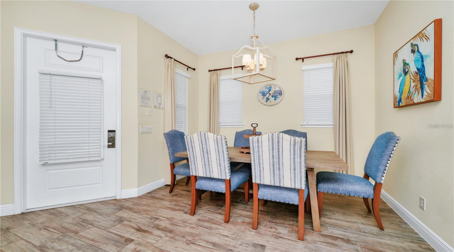 Foyer / Dining