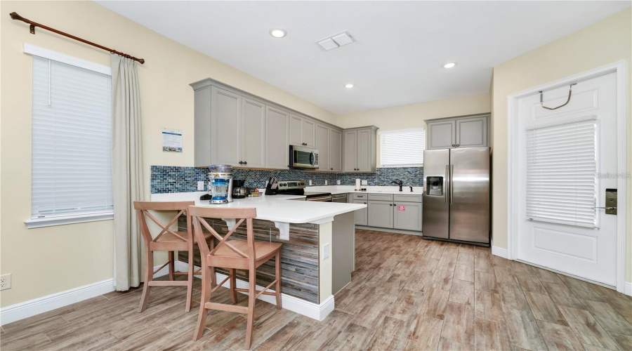 Foyer / Kitchen