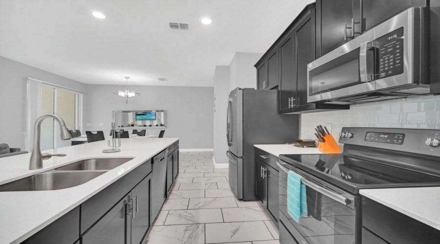 DAVENPORT, Florida 33896, 4 Bedrooms Bedrooms, ,3 BathroomsBathrooms,Residential,For Sale,PLUNKER,0,MFRO6281303