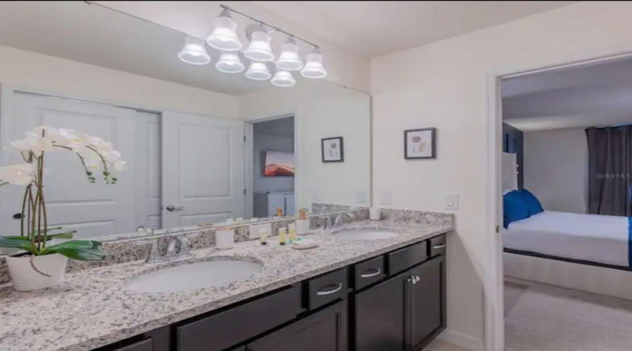DAVENPORT, Florida 33897, 5 Bedrooms Bedrooms, ,4 BathroomsBathrooms,Residential,For Sale,PARADISE,0,MFRO6303324