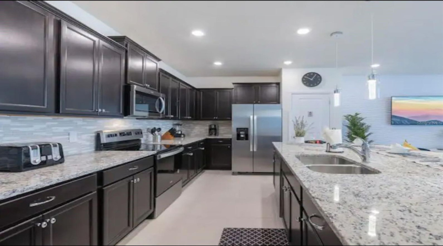 DAVENPORT, Florida 33897, 5 Bedrooms Bedrooms, ,4 BathroomsBathrooms,Residential,For Sale,PARADISE,0,MFRO6303324