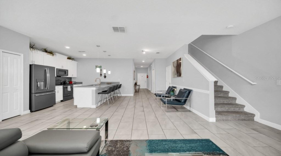 DAVENPORT, Florida 33896, 5 Bedrooms Bedrooms, ,4 BathroomsBathrooms,Residential,For Sale,DOGLEG,0,MFRO6281039