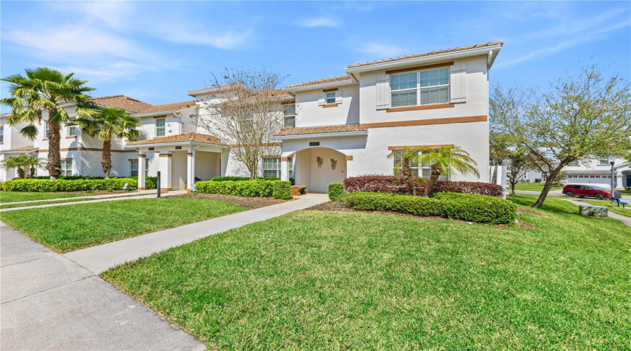 DAVENPORT, Florida 33896, 5 Bedrooms Bedrooms, ,4 BathroomsBathrooms,Residential,For Sale,DOGLEG,0,MFRO6281039