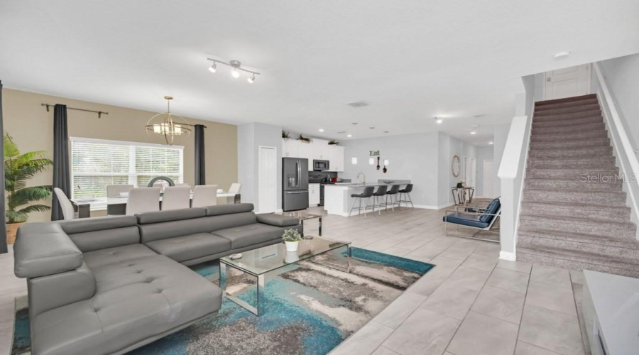 DAVENPORT, Florida 33896, 5 Bedrooms Bedrooms, ,4 BathroomsBathrooms,Residential,For Sale,DOGLEG,0,MFRO6281039