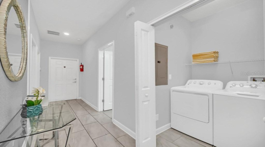 DAVENPORT, Florida 33896, 5 Bedrooms Bedrooms, ,4 BathroomsBathrooms,Residential,For Sale,DOGLEG,0,MFRO6281039