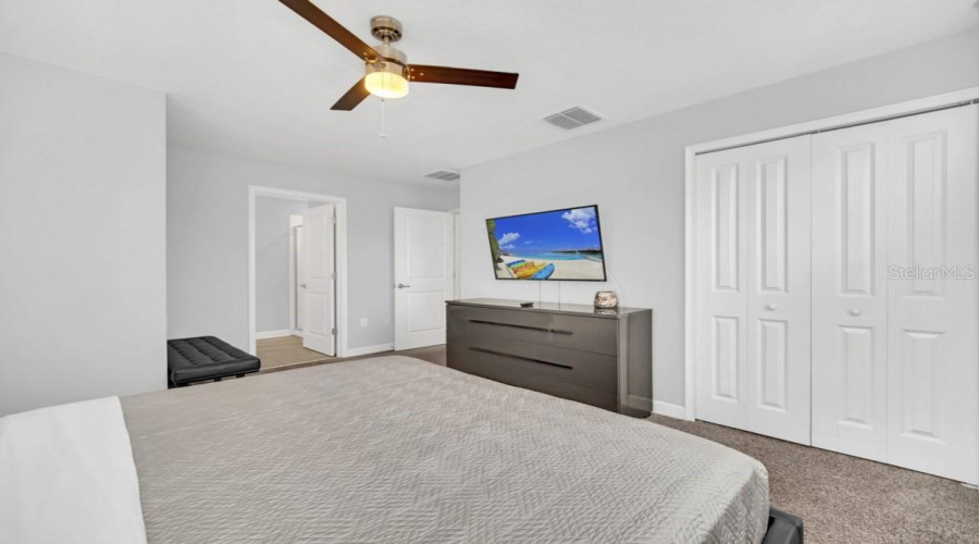 DAVENPORT, Florida 33896, 5 Bedrooms Bedrooms, ,4 BathroomsBathrooms,Residential,For Sale,DOGLEG,0,MFRO6281039