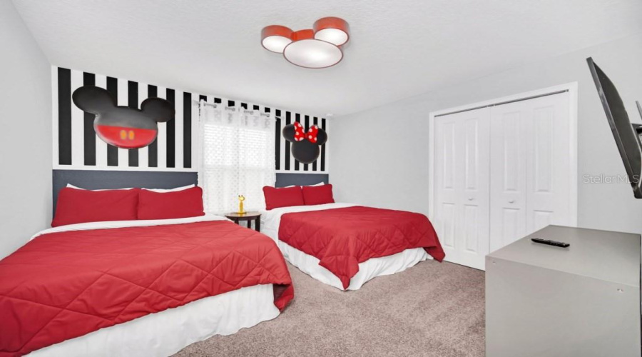 DAVENPORT, Florida 33896, 5 Bedrooms Bedrooms, ,4 BathroomsBathrooms,Residential,For Sale,DOGLEG,0,MFRO6281039
