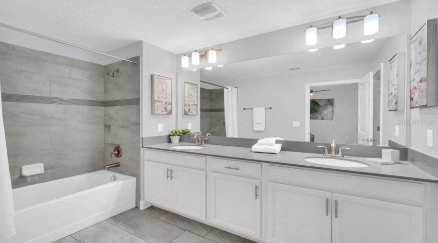 DAVENPORT, Florida 33896, 5 Bedrooms Bedrooms, ,4 BathroomsBathrooms,Residential,For Sale,DOGLEG,0,MFRO6281039
