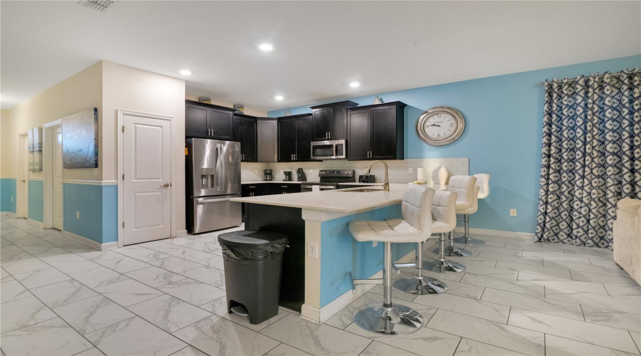 DAVENPORT, Florida 33896, 8 Bedrooms Bedrooms, ,5 BathroomsBathrooms,Residential,For Sale,MAIDSTONE,0,MFRO6340623