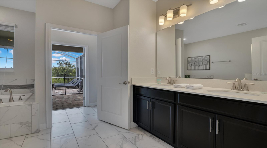 DAVENPORT, Florida 33896, 8 Bedrooms Bedrooms, ,5 BathroomsBathrooms,Residential,For Sale,MAIDSTONE,0,MFRO6340623