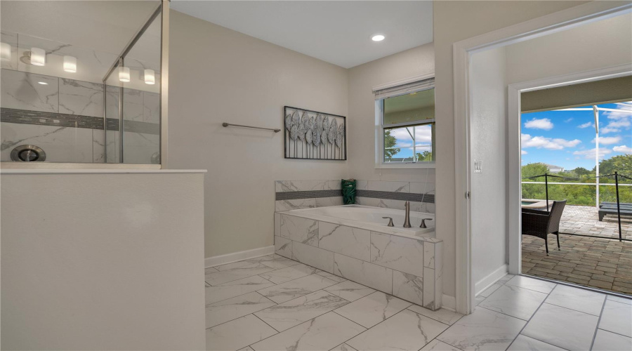 DAVENPORT, Florida 33896, 8 Bedrooms Bedrooms, ,5 BathroomsBathrooms,Residential,For Sale,MAIDSTONE,0,MFRO6340623