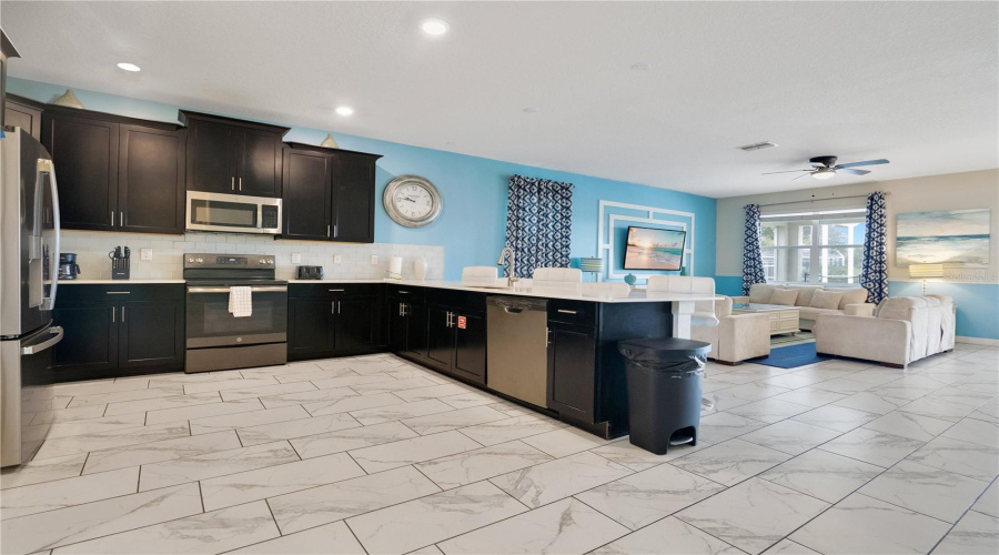 DAVENPORT, Florida 33896, 8 Bedrooms Bedrooms, ,5 BathroomsBathrooms,Residential,For Sale,MAIDSTONE,0,MFRO6340623