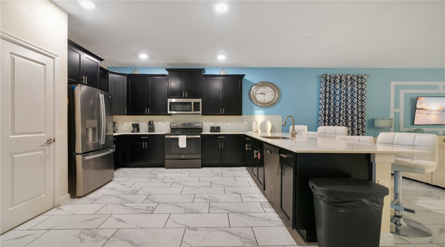 DAVENPORT, Florida 33896, 8 Bedrooms Bedrooms, ,5 BathroomsBathrooms,Residential,For Sale,MAIDSTONE,0,MFRO6340623