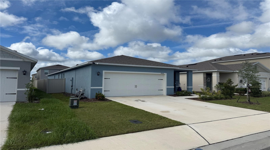 DAVENPORT, Florida 33837, 4 Bedrooms Bedrooms, ,2 BathroomsBathrooms,Residential,For Sale,ANGEL FALLS,0,MFRO6341096