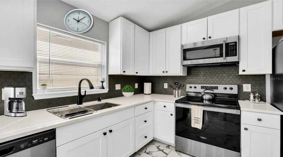 DAVENPORT, Florida 33896, 4 Bedrooms Bedrooms, ,3 BathroomsBathrooms,Residential,For Sale,BLUE JAY,0,MFRO6341234
