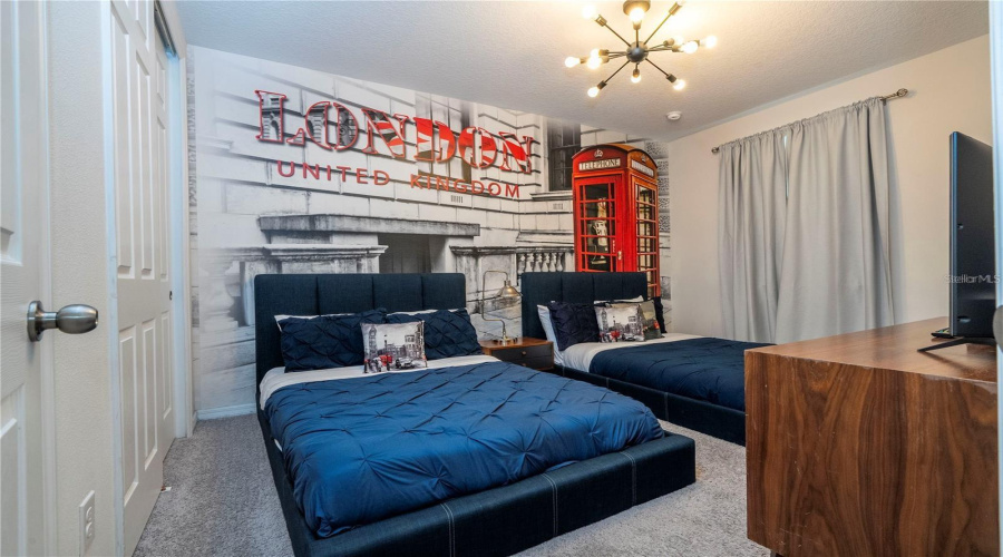 KISSIMMEE, Florida 34747, 9 Bedrooms Bedrooms, ,6 BathroomsBathrooms,Residential,For Sale,SUNSHINE RIDGE,0,MFRO6341342