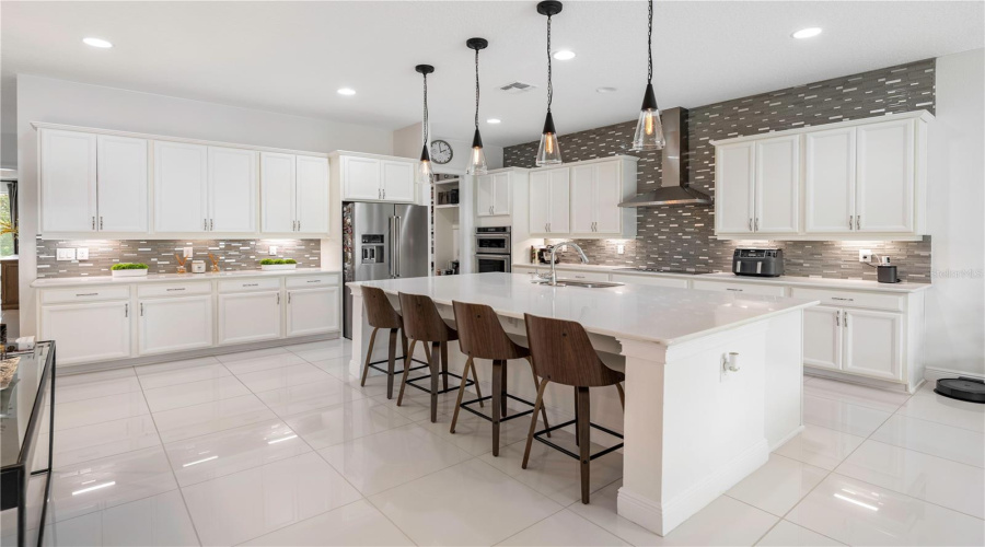 ORLANDO, Florida 32836, 6 Bedrooms Bedrooms, ,6 BathroomsBathrooms,Residential,For Sale,KARWICK,0,MFRO6341120