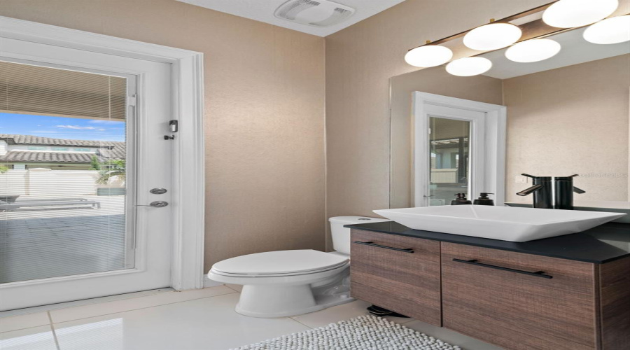 Powder Room w/pool access