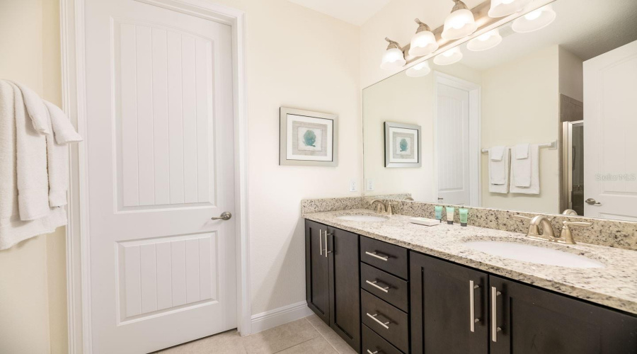 KISSIMMEE, Florida 34747, 8 Bedrooms Bedrooms, ,7 BathroomsBathrooms,Residential,For Sale,PENDANT,0,MFRO6340878