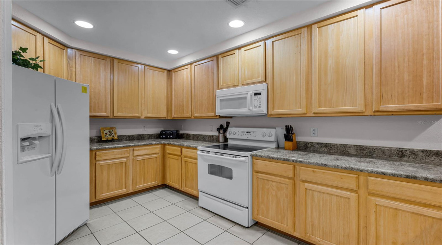 KISSIMMEE, Florida 34747, 2 Bedrooms Bedrooms, ,2 BathroomsBathrooms,Residential,For Sale,TREASURE TROVE,0,MFRS5115202