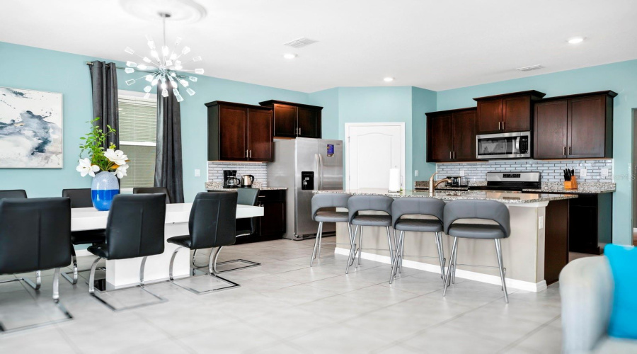 DAVENPORT, Florida 33837, 7 Bedrooms Bedrooms, ,5 BathroomsBathrooms,Residential,For Sale,OAKMOSS,0,MFRO6283987