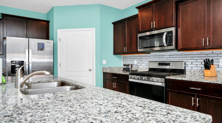 DAVENPORT, Florida 33837, 7 Bedrooms Bedrooms, ,5 BathroomsBathrooms,Residential,For Sale,OAKMOSS,0,MFRO6283987