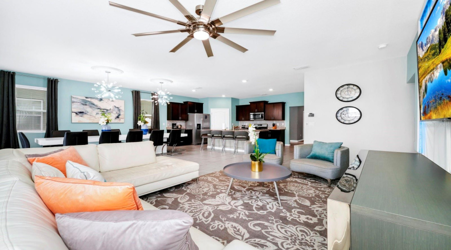 DAVENPORT, Florida 33837, 7 Bedrooms Bedrooms, ,5 BathroomsBathrooms,Residential,For Sale,OAKMOSS,0,MFRO6283987