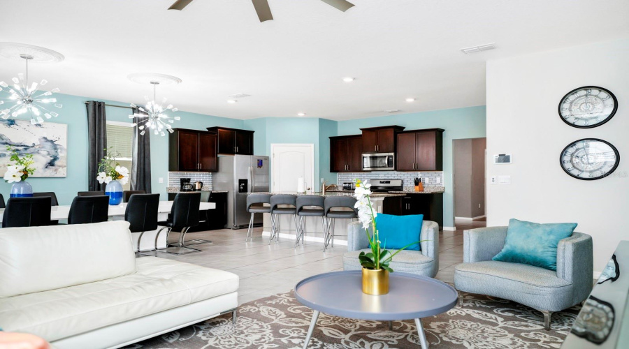DAVENPORT, Florida 33837, 7 Bedrooms Bedrooms, ,5 BathroomsBathrooms,Residential,For Sale,OAKMOSS,0,MFRO6283987