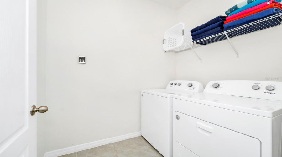 DAVENPORT, Florida 33837, 7 Bedrooms Bedrooms, ,5 BathroomsBathrooms,Residential,For Sale,OAKMOSS,0,MFRO6283987