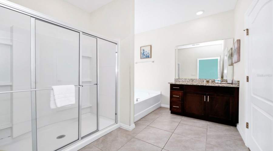 DAVENPORT, Florida 33837, 7 Bedrooms Bedrooms, ,5 BathroomsBathrooms,Residential,For Sale,OAKMOSS,0,MFRO6283987