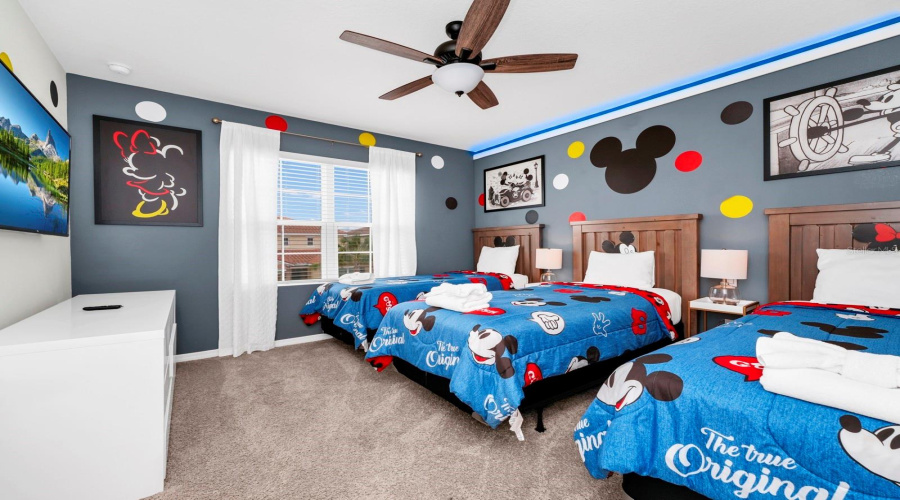 DAVENPORT, Florida 33837, 7 Bedrooms Bedrooms, ,5 BathroomsBathrooms,Residential,For Sale,OAKMOSS,0,MFRO6283987