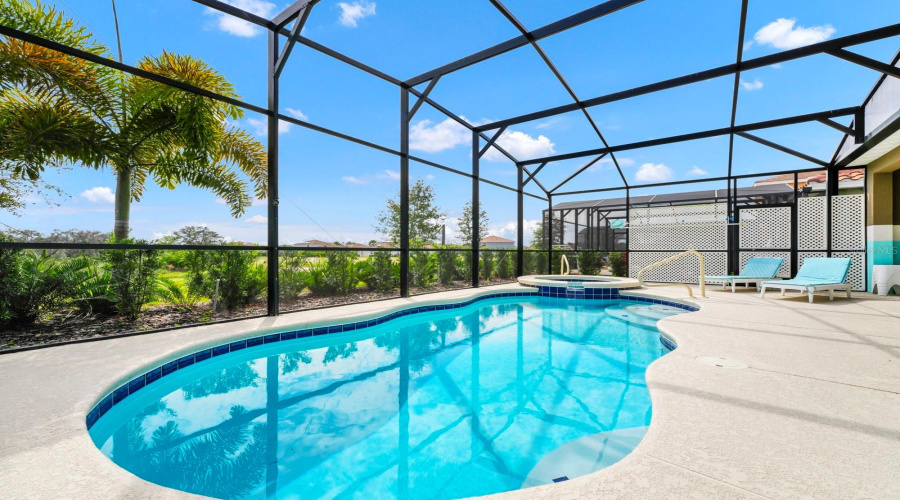 DAVENPORT, Florida 33837, 7 Bedrooms Bedrooms, ,5 BathroomsBathrooms,Residential,For Sale,OAKMOSS,0,MFRO6283987