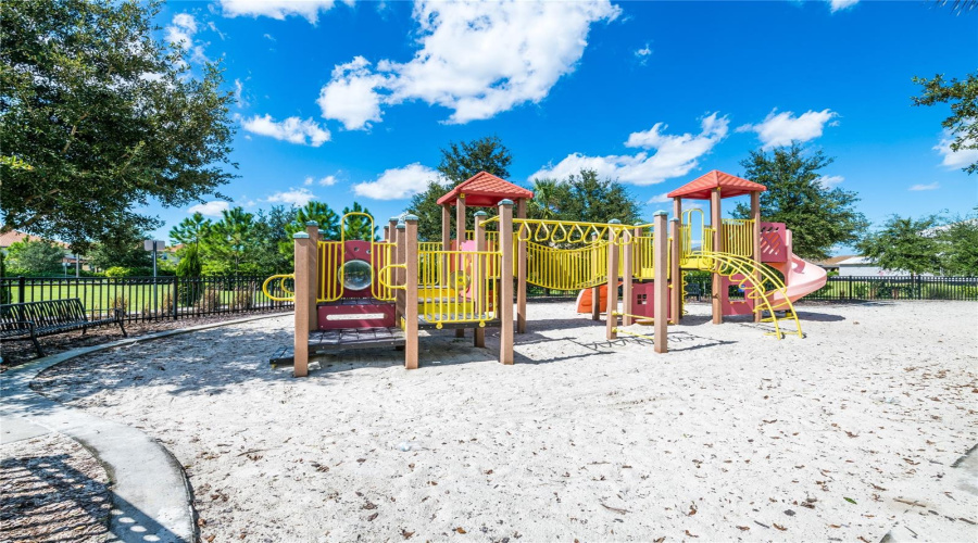 DAVENPORT, Florida 33837, 7 Bedrooms Bedrooms, ,5 BathroomsBathrooms,Residential,For Sale,OAKMOSS,0,MFRO6283987